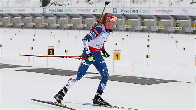 Anna Tkadlecov odjd ze stelnice bhem sprintu na mistrovstv Evropy junior v biatlonu v Novm Mst na Morav.