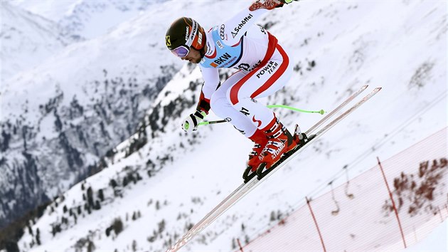 Marcel Hirscher na trati superobho slalomu ve Svatm Moici