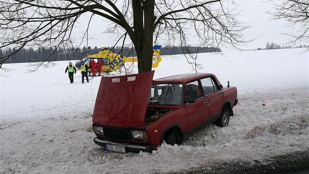 Mu sjel s vozem Lada ze silnice I/11 mezi Rybnou nad Zdobnic na Rychnovsku a Helvkovicemi (7.2.2017).