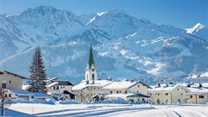 Rakouský Hochfilzen v zim s dominantou kostela Panny Marie Snné