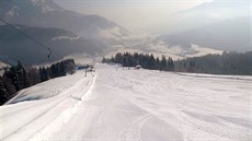 Rakouský lyaský areál Buchensteinwand s mstekem Hochfilzen v údolí