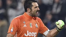 Branká Juventusu Gianluigi Buffon bhem utkání proti Interu Milán.