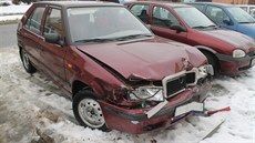 Dvě opilé dívky v Dubňanech narazily při jízdě svou Škodou Felicia do dvou... Dvě opilé dívky v Dubňanech narazily při jízdě svou Škodou Felicia do dvou...