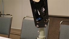 Tato umlá bionická noha byla vytvoena v SolidWorksu a z ásti vytitna na...