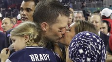 Gratulací pijímal Tom Brady spoustu. Ta od len rodiny byla ale nejvelejí.