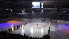 Nástup hokejistů Frölundy a Sparty před finále Ligy mistrů. Nástup hokejistů Frölundy a Sparty před finále Ligy mistrů.