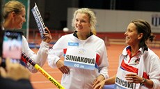 Tenistky Lucie afáová, Kateina Siniaková a Barbora Strýcová v roli atletek.