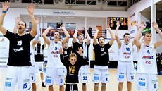 Díntí basketbalisté slaví výhru nad Ústím nad Labem.