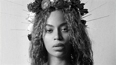 Thotná Beyoncé se na nkterých snímcích stylizovala do madony.