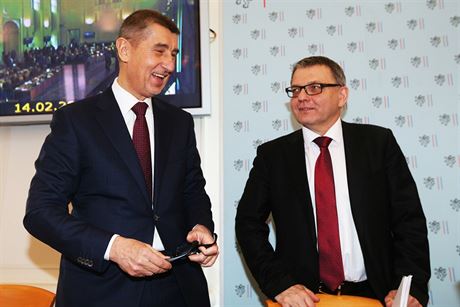 Ministr financí Andrej Babi a ministr zahranií Lubomír Zaorálek na konferenci...