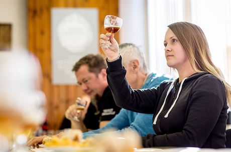 Degustace na 27. Mezinárodním pivním festivalu v eských Budjovicích.