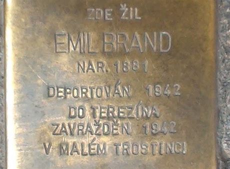 První pamtní kamen, který v Kromíi pipomíná idovskou ob nacistického...