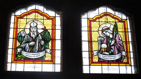 Sklenné vitráe s vyobrazením svaté Barbory a svatého Prokopa vyrobené v...