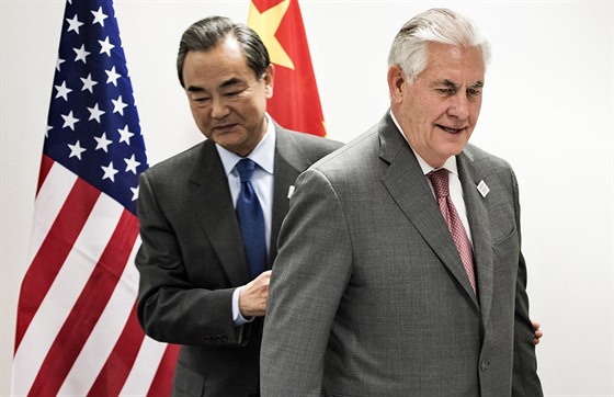 Americký ministr zahranií Rex Tillerson na první schzce se svým ínským...