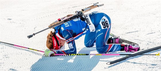 VYERPÁNÍ PO FAMÓZNÍ JÍZD. Gabriela Koukalová v cíli sprintu na mistrovství...