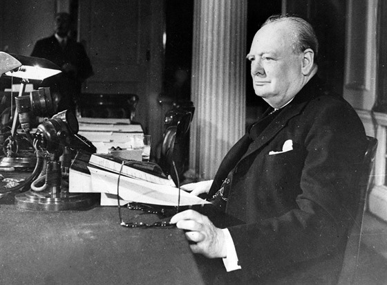 Winston Churchill na snímku z roku 1945