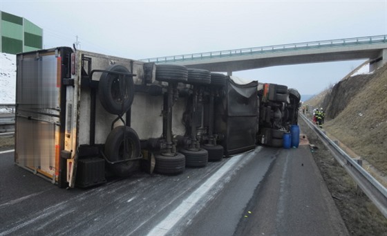 Kamion havaroval na 89. kilometru dálnice D3 v katastru obce Koice na Táborsku.