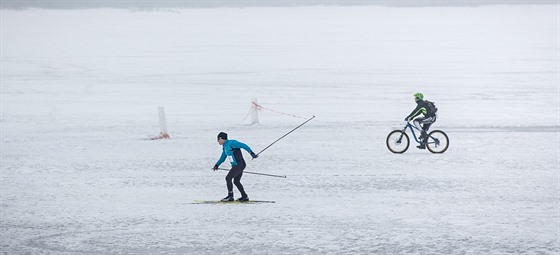 Ledového maratonu na Lipn se zúastnili bci, bkai i cyklisté.