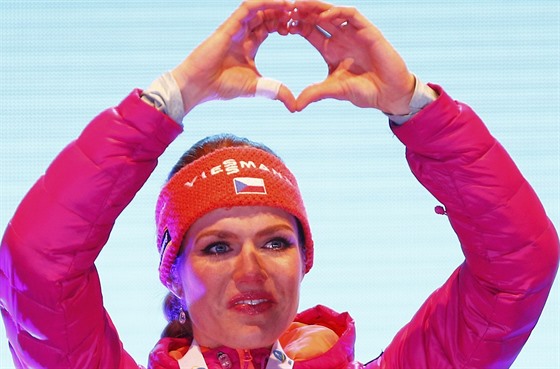 eská biatlonistka Gabriela Koukalová na zlatém stupni po sprintu na MS v...