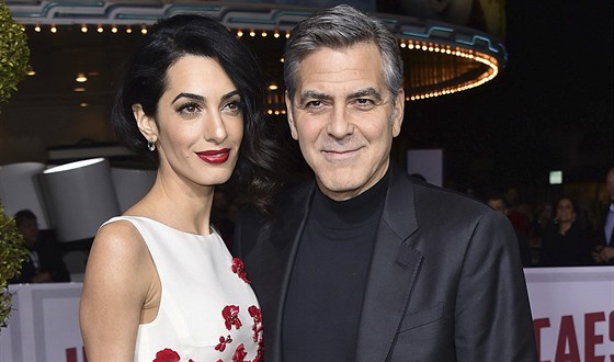 George Clooney a jeho manelka  Amal (Los Angeles, 1. února 2016)