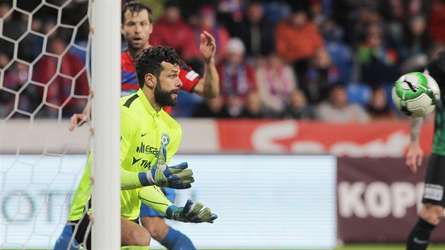 Příbramský gólman Aleš Hruška v akci Příbramský gólman Aleš Hruška v akci