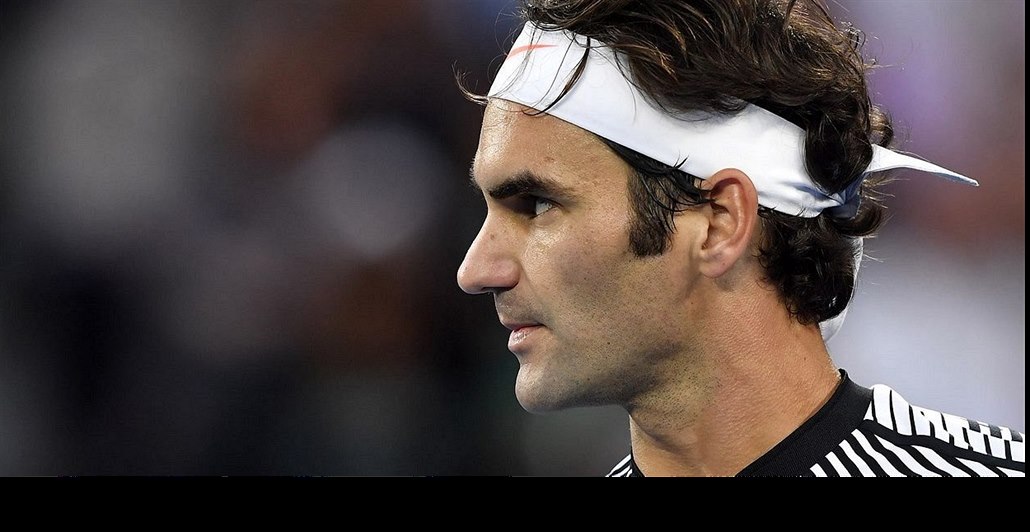 Švýcarský tenista Roger Federer slaví povedenou výměnu v utkání proti Zverevovi... Švýcarský tenista Roger Federer slaví povedenou výměnu v utkání proti Zverevovi...