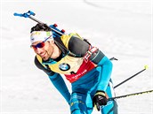 Martin Fourcade na trati sprintu na mistrovstv svta v Hochfilzenu