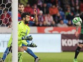 Příbramský gólman Aleš Hruška v akci Příbramský gólman Aleš Hruška v akci