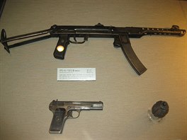 Zbran, kter pouili severokorejt vojci, jsou vystaveny v muzeu.