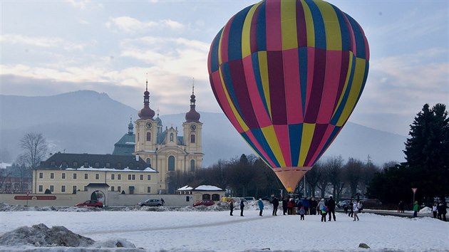 Pelet Jizerskch hor v ltajcm balonu pekazil vtr (12. nora 2017).