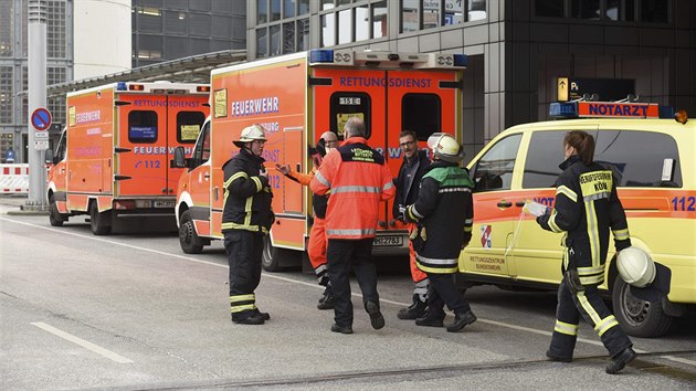 V Hamburku evakuovali letit kvli niku neznmho plynu (12. nora 2017)