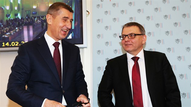 Ministr financí Andrej Babi a ministr zahranií Lubomír Zaorálek na konferenci...