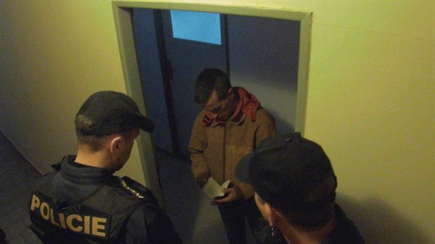 Policejn kontroly na ubytovn v Rychnov nad Knnou.