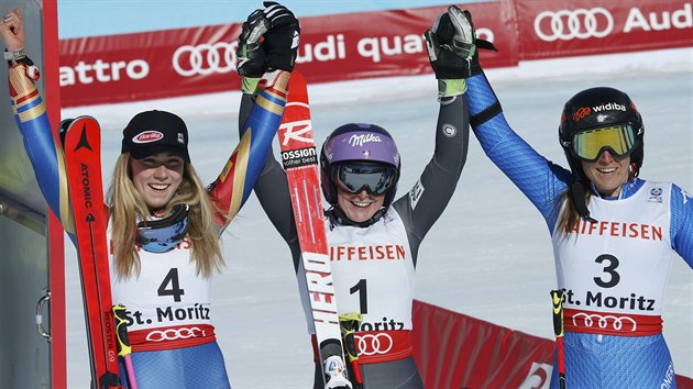 Ti nejlep eny z obho slalomu na MS ve Svatm Moici. Uprosted vtzn Tessa Worleyov z Francie, vlevo druh Amerianka Mikaela Shiffrinov a vpravo tet Italka Sofia Goggiov.