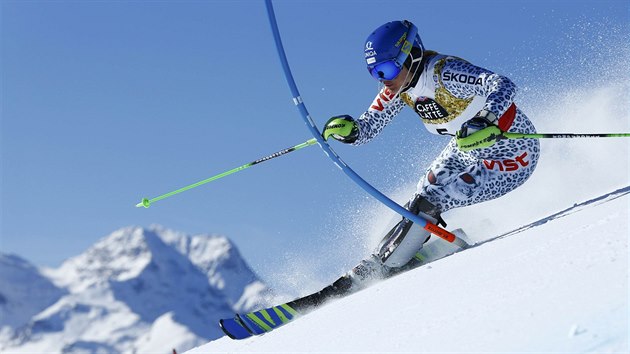 Slovensk  lyaka Veronika Velez Zuzulov na trati slalomu na MS ve Svatm Moici.