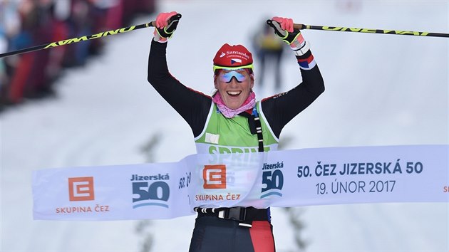 Kateina Smutnprojd vtzn clem Jizersk padestky - 50. ronku zvodu Ski Classics v dlkovm lyovn.