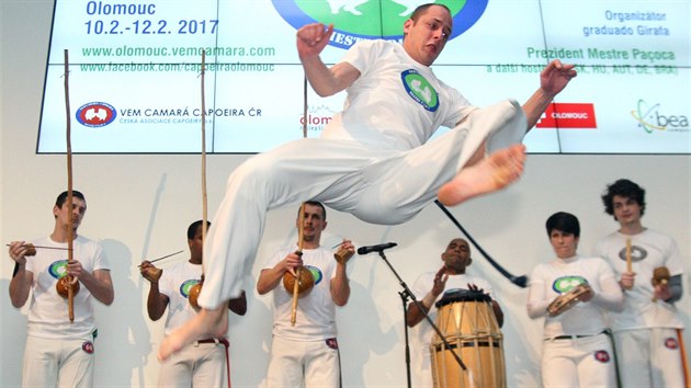 V Olomouci ukzali v rmci festivalu capoeiry sv umn treni tohoto brazilskho bojovho umn z eska i nkolika dalch zem.