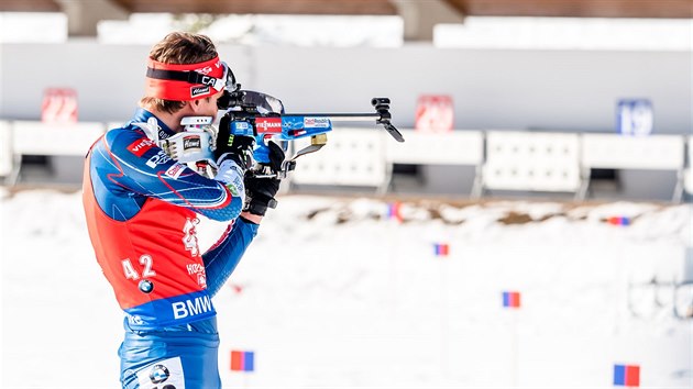 Adam Vclavk pi nstelu ped sprintem na mistrovstv svta v Hochfilzenu.