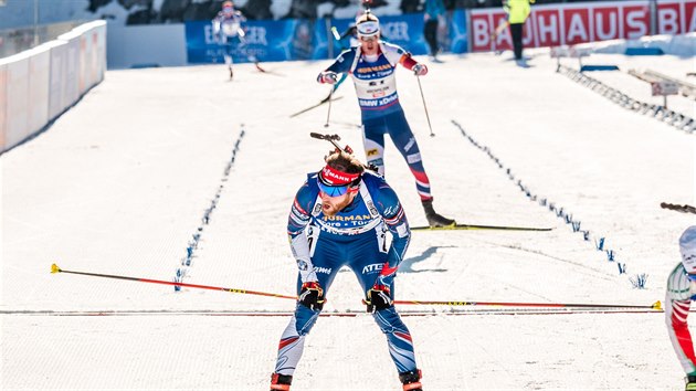 Michal lesingr (vpedu) v cli hromadnho zvodu na MS v Hochfilzenu.