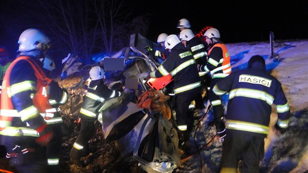 Osobn auto se eln stetlo s kamionem u Jarome na silnici I/33 (13.2.2017.)