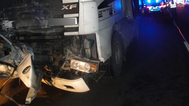 Osobn auto se eln stetlo s kamionem u Jarome na silnici I/33 (13.2.2017.)