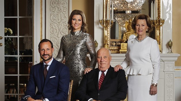 Norsk krlovsk rodina: korunn princ Haakon, princezna Martha Louise, krl Harald V. a krlovna Sonja (Oslo, 17. jna 2016)