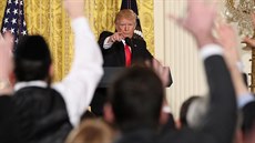 Tisková konference Donalda Trumpa v Bílém dom 16. února 2017)