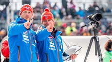 Biatlonoví trenéři Ondřej Rybář (vlevo) a Zdeněk Vítek během stíhacího závodu... Biatlonoví trenéři Ondřej Rybář (vlevo) a Zdeněk Vítek během stíhacího závodu...