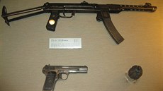 Zbran, které pouili severokorejtí vojáci, jsou vystaveny v muzeu.