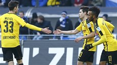 Fotbalisté Dortmundu po vsteleném gólu na hiti Darmstadtu.