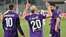 Borja Valero z Fiorentiny se raduje ze vstřeleného gólu proti Udinese v zápase... Borja Valero z Fiorentiny se raduje ze vstřeleného gólu proti Udinese v zápase...
