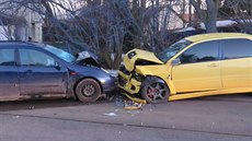 Dva vozy se srazily ve středu v Domaníně u Třeboně. Řidič modrého fordu nehodu... Dva vozy se srazily ve středu v Domaníně u Třeboně. Řidič modrého fordu nehodu...