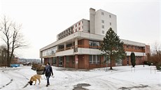 Chátrající panelák by se měl letos proměnit na centrum starající se o lidi s... Chátrající panelák by se měl letos proměnit na centrum starající se o lidi s...