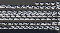 Letecký pohled na odstavnou plochu továrny Volkswagenu v severoněmeckém Emdenu. Letecký pohled na odstavnou plochu továrny Volkswagenu v severoněmeckém Emdenu.